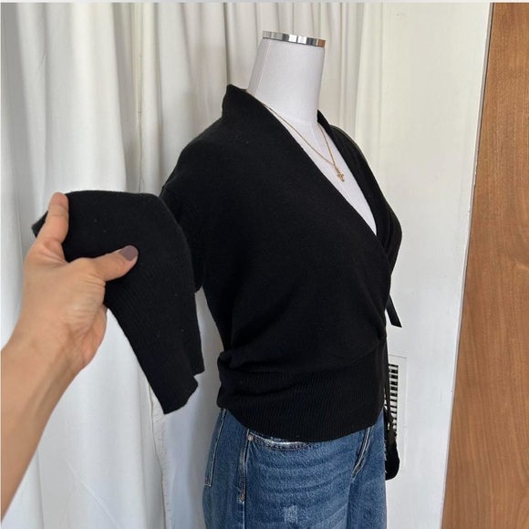 Black Misook 100% cashmere wrap sweater size XS. - Picture 3 of 8
